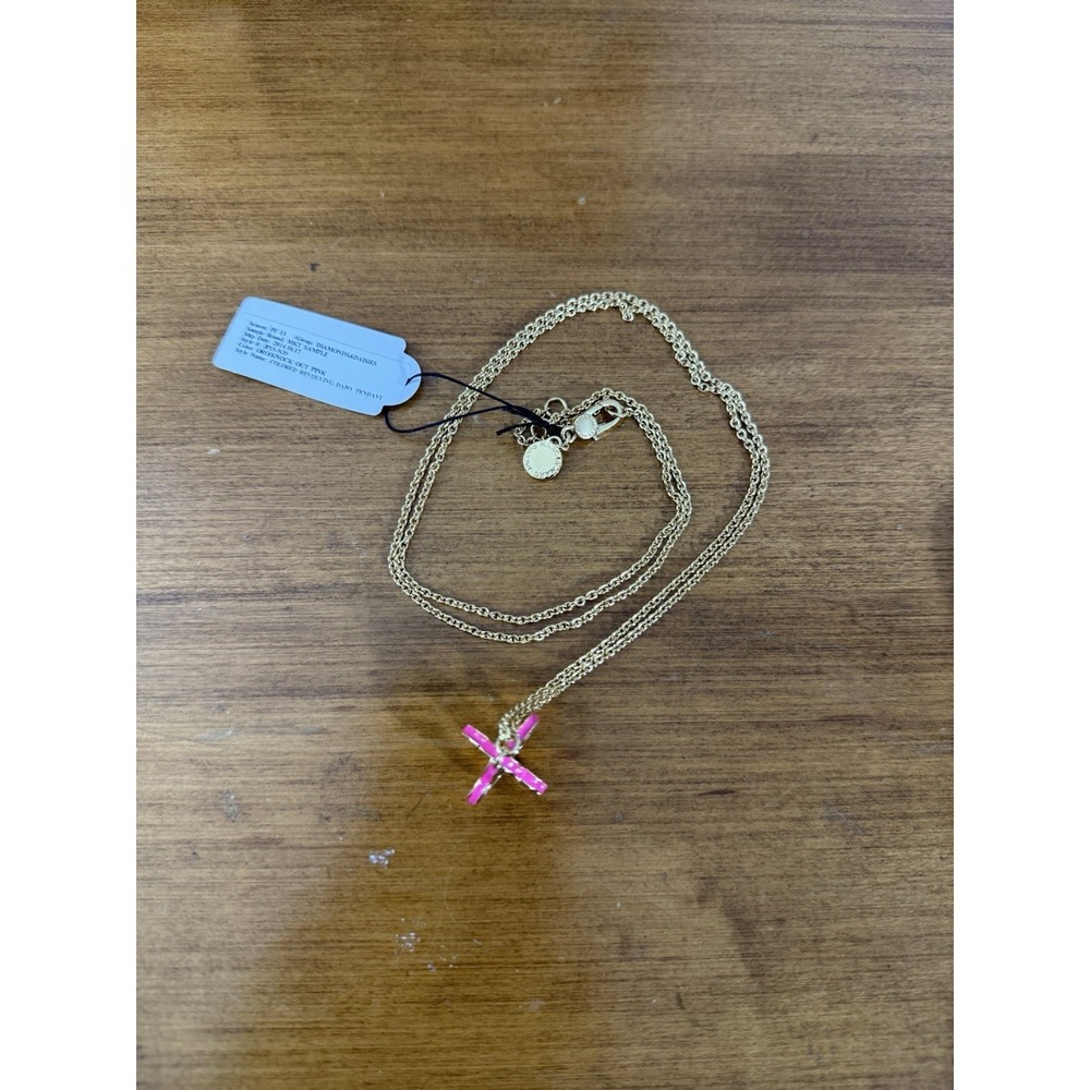 Marc by Marc Jacobs Pink Enamel Logo Disc Pendant Necklace Gold Tone Chain Y2K - Picture 4 of 4